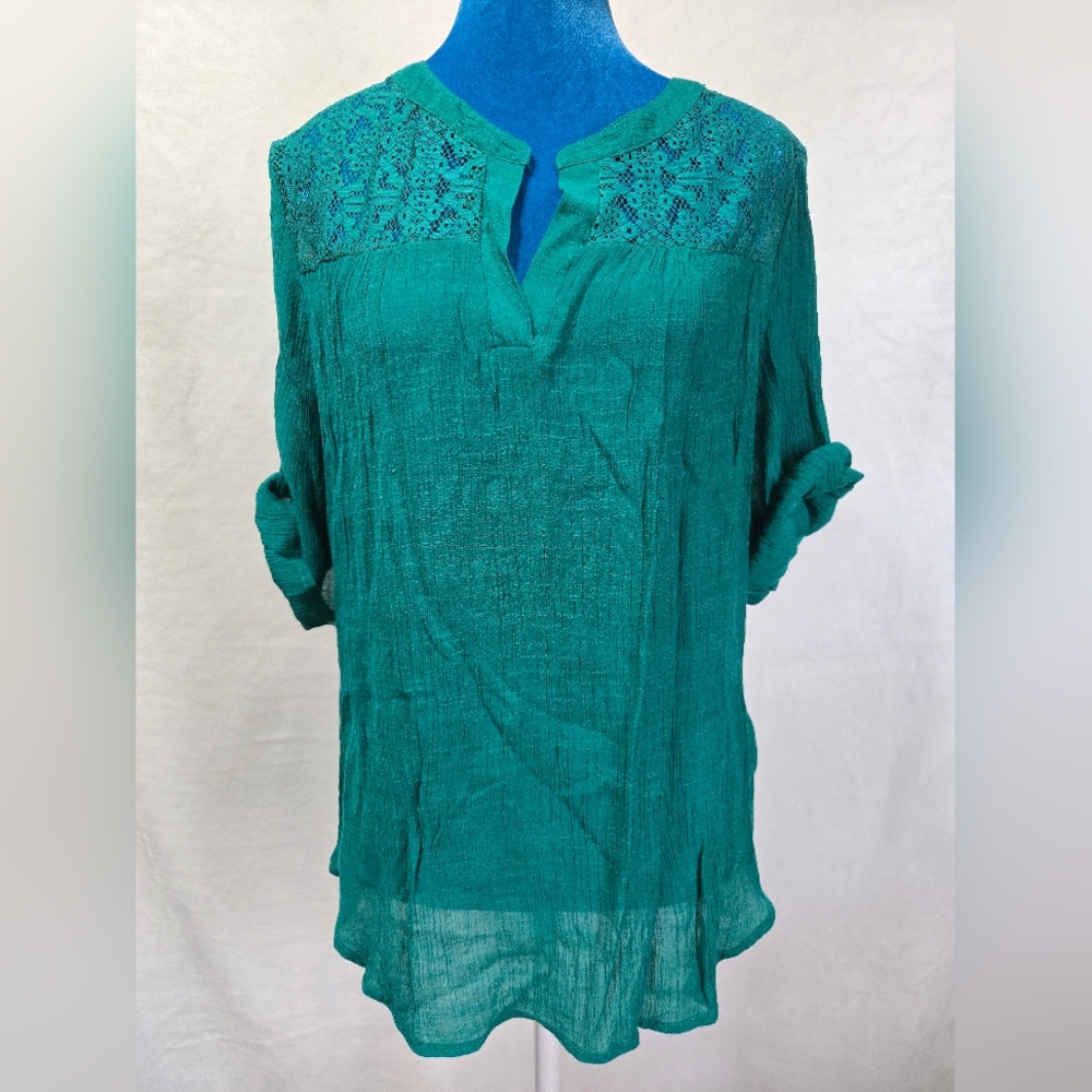 PerSeption Concept Green Blouse with Lace Accents